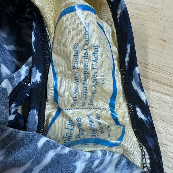 Miraclesuit Escape One Piece in Palatium Colorblock Blue Multi Women Sz 10 NWOT - Picture 7 of 8